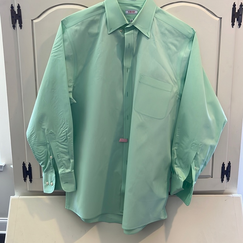 Izod mens dress shirt. Size neck 16.5. Arm 32/33. Listing #1214